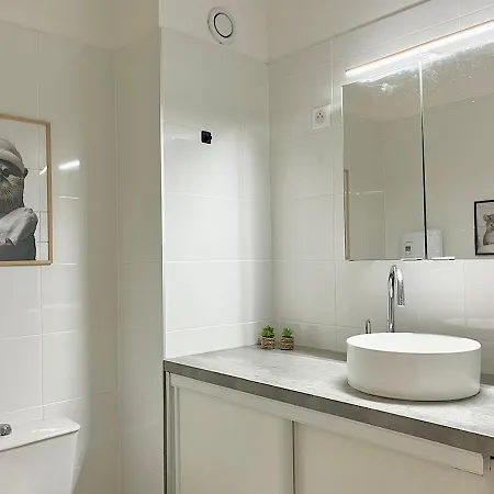 Апартаменты Cozy Studio, Terrace And Тулон